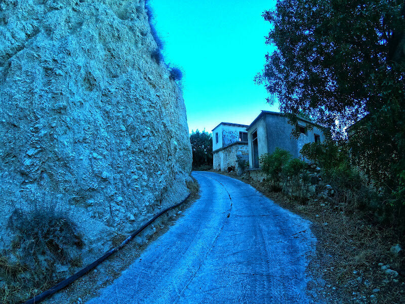 Центральная дорога деревни старая Телетра
