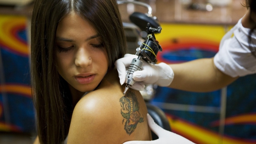 Минздрав Кипра хочет запретить делать татуировки детям до 16 лет: фото 2