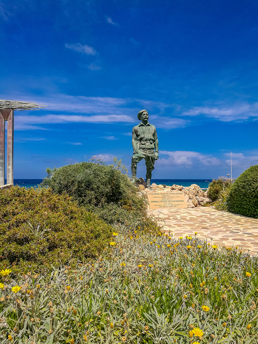 Памятник Георгиосу Гривасу и монумент Памяти и чести — одно из самых значимых мест на Кипре : фото 33