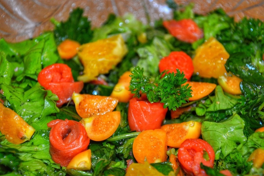 Лучшие рецепты здоровой кухни Кипра. Вкус, способный покорить миллионы гурманов, — салат с семгой, физалисом и сладким апельсином. Простой и быстрый в приготовлении: фото 28