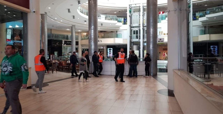 На Кипре из-за угрозы взрыва эвакуировали два торговых центра: фото 10