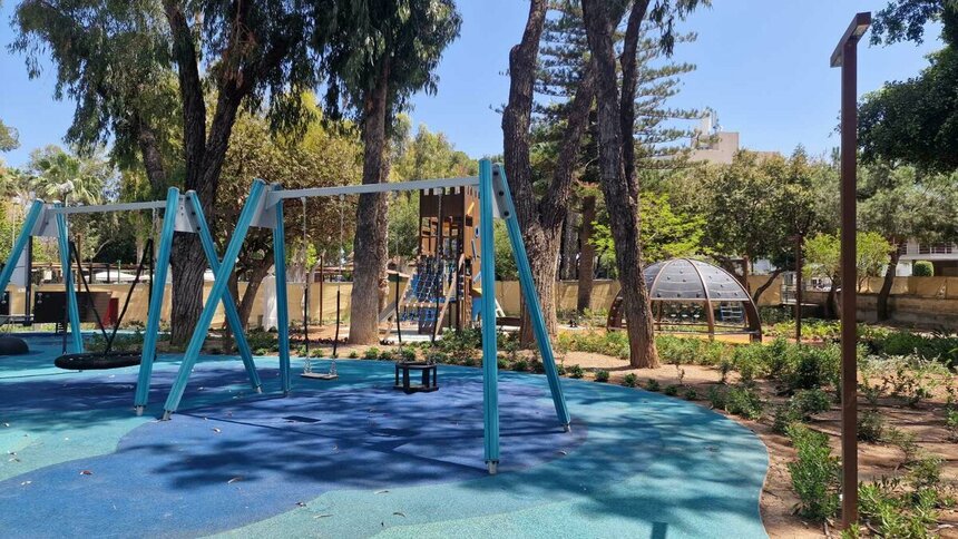 Дет﻿ская площадка в Муниципальном парке Лимассола: фото 3