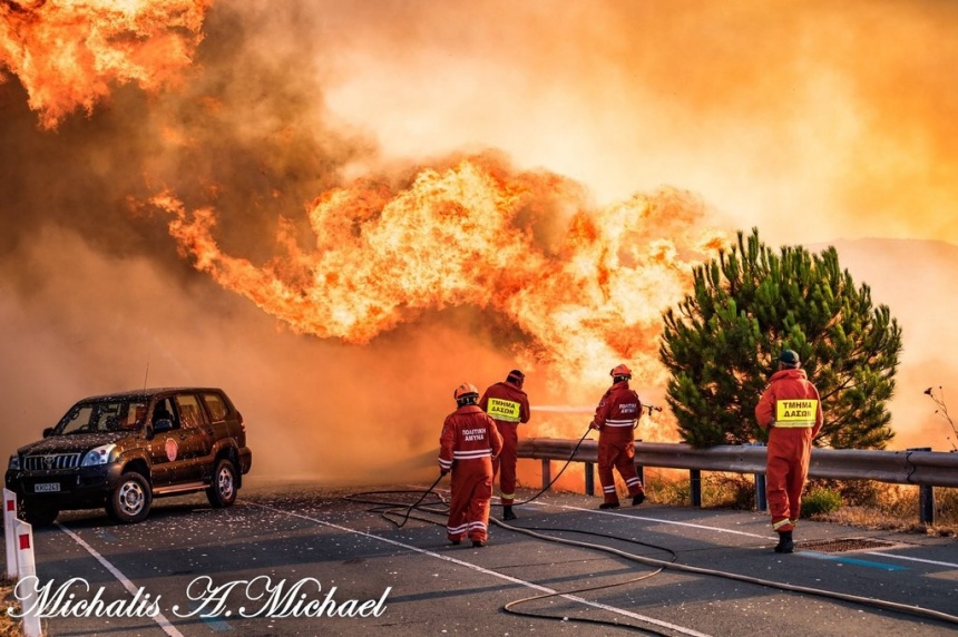 Найти красоту в разрушении — уникальные фотографии кипрского пожара: фото 15