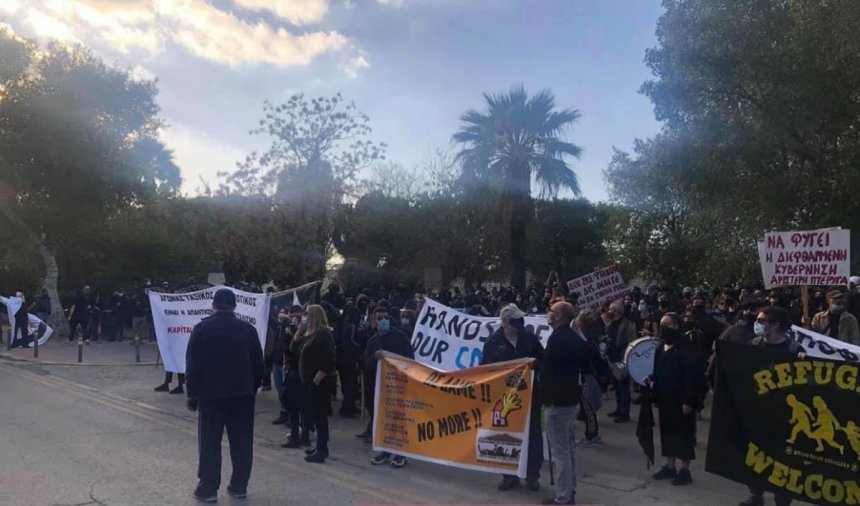 В Никосии антикоррупционный митинг разогнали водометами и слезоточивым газом: фото 4