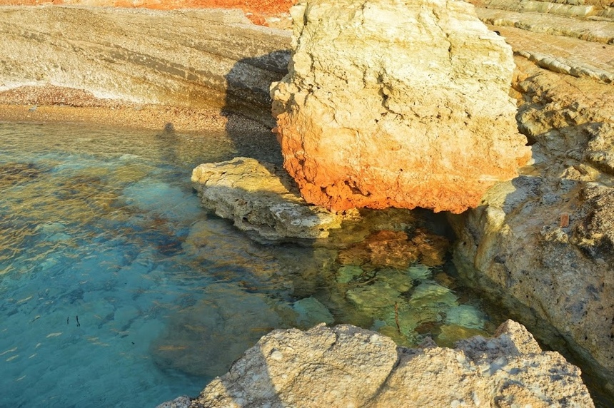 Морские величественные пещеры и белоснежные скалы вблизи Пафоса: фото 47