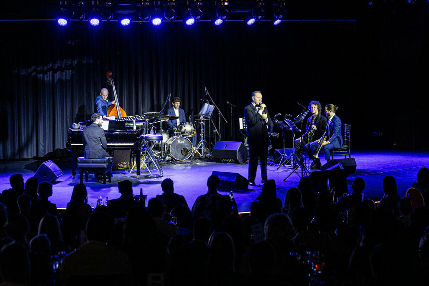 Кевин Спейси представил премьеру своего музыкального шоу “Songs & Stories” на Кипре: фото 10