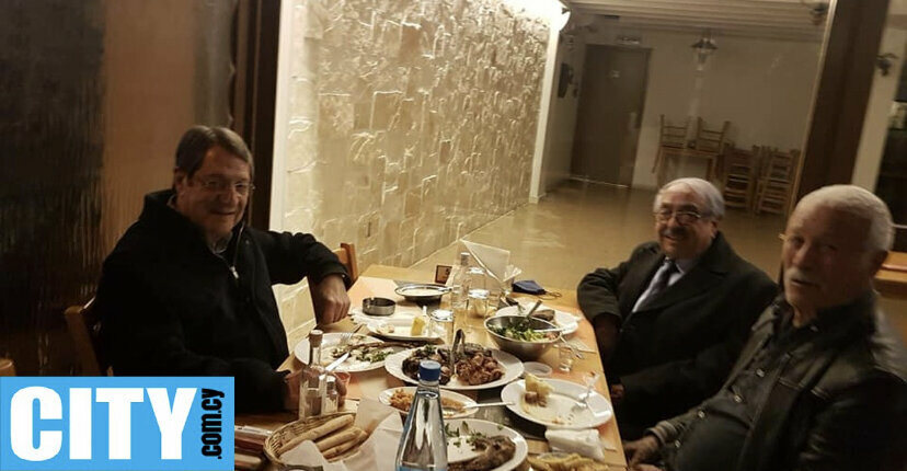 Президент Кипра сразу после открытия ресторанов пошел кутить в таверну: фото 2