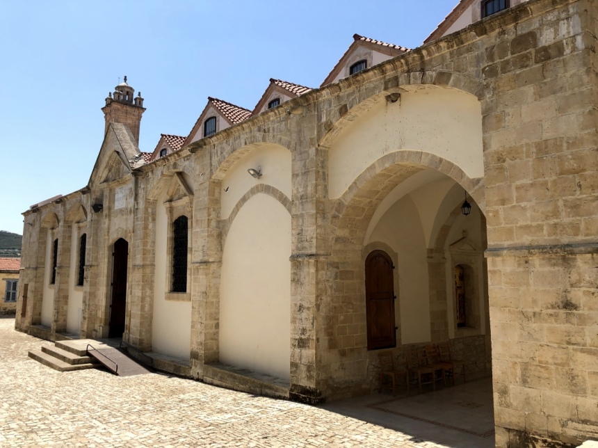 Монастырь Святого Креста - духовный символ и религиозный центр Омодоса: фото 3