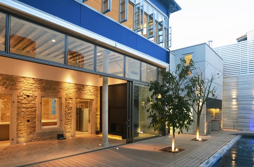 Внутренний дворик особняка в Лимассоле, получившего международную архитектурную награду в ведущем в мире ежегодном международном конкурсе в области дизайна