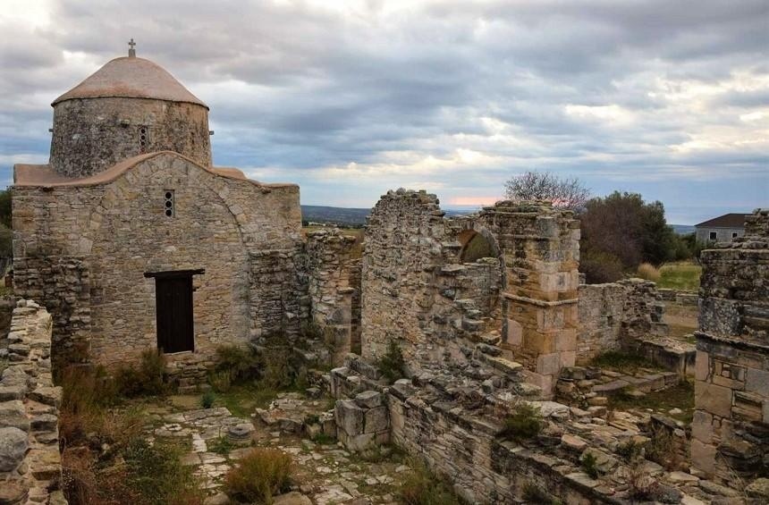История и легенда монастыря Святого Креста в кипрской деревушке Аногира : фото 4