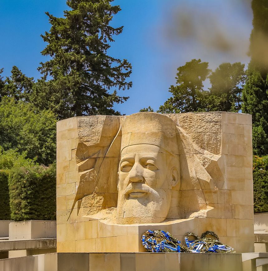 Мемориал, посвященный духовному лидеру восставшего народа Кипра : фото 21