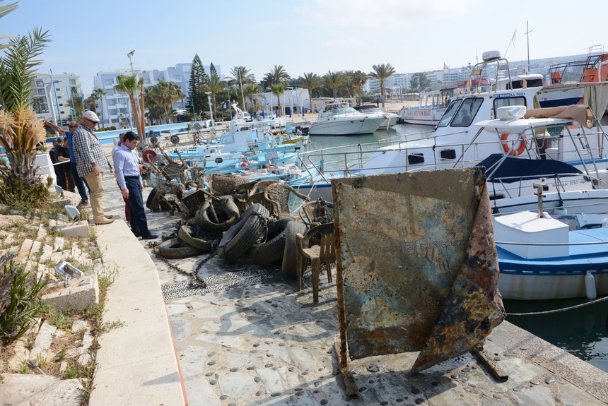 Кипрские дайверы достали со дна моря клад, за который стыдно: фото 3