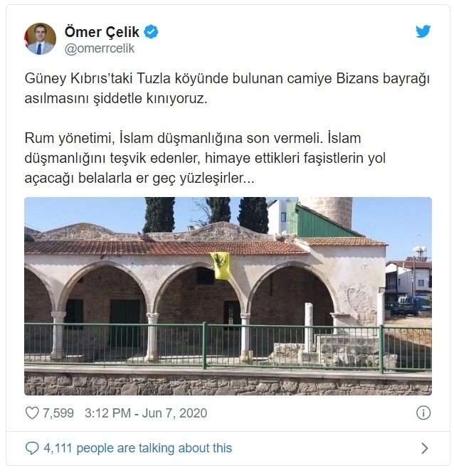 Кипрские националисты вывесили византийский флаг на мечети в Ларнаке: фото 3