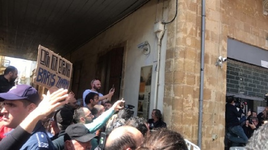 Протестанты у КПП Лидра окружили полицию Кипра и ТРСК: фото 7