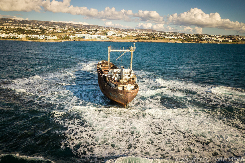 Долетел на дроне до заброшенного корабля-призрака на Кипре: фото 10