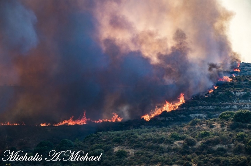Найти красоту в разрушении — уникальные фотографии кипрского пожара: фото 8