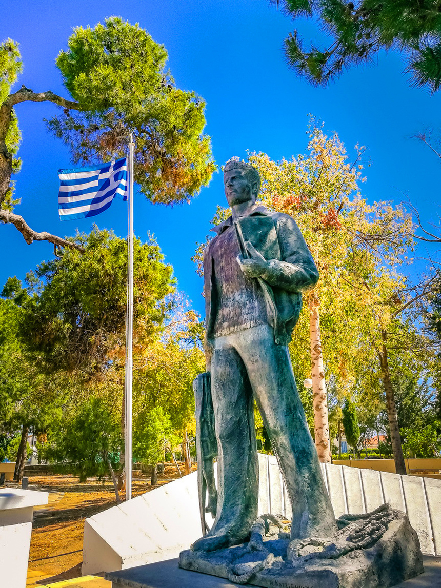 Исторический памятник самому молодому казненному греку-киприоту Эвагорасу Палликаридису: фото 7