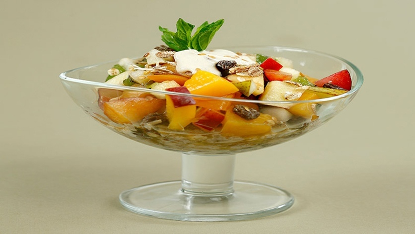 Полезный кипрский фруктовый салат с мюсли, тахини и медом: фото 11