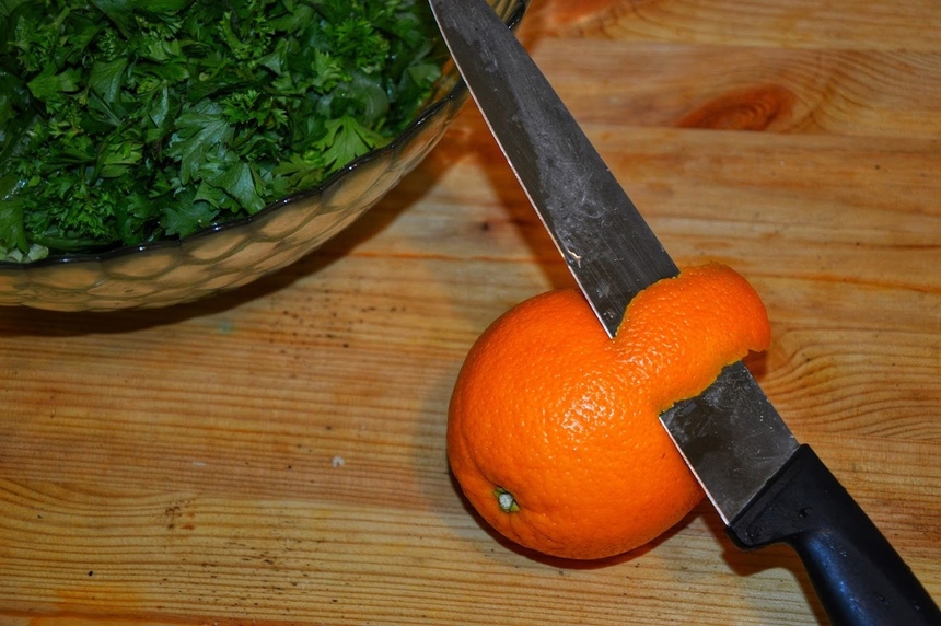 Лучшие рецепты здоровой кухни Кипра. Вкус, способный покорить миллионы гурманов, — салат с семгой, физалисом и сладким апельсином. Простой и быстрый в приготовлении: фото 14