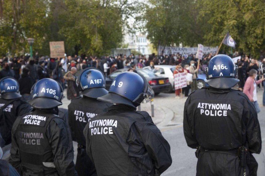В Лимассоле прошел одноглазый протест против полицейского насилия: фото 4