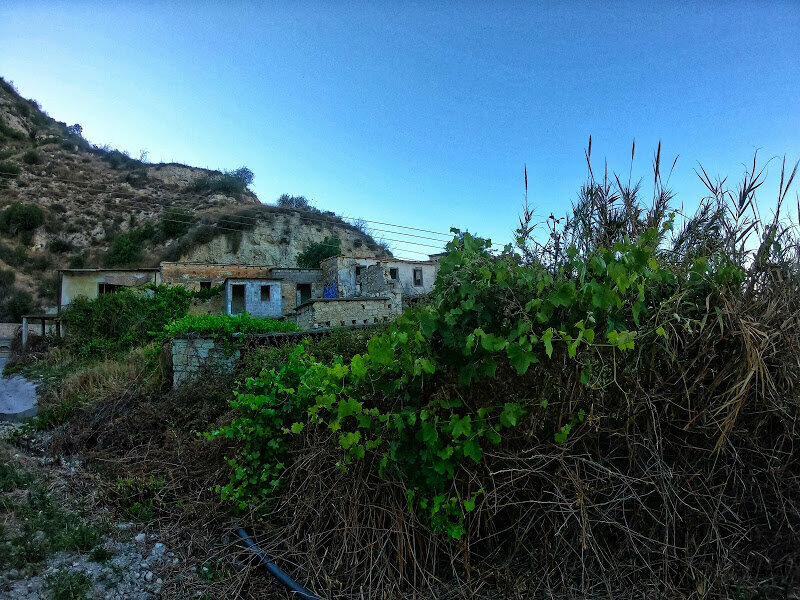 Разрушенные дома старой Телетры на склоне холма