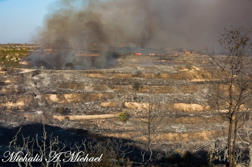 Найти красоту в разрушении — уникальные фотографии кипрского пожара: фото 4