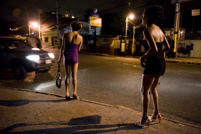 Сутенер изрезал полицейского, спасая проституток: фото 2
