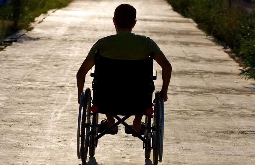 Без ног и без дома: инвалид живет в машине в Лимассоле: фото 2