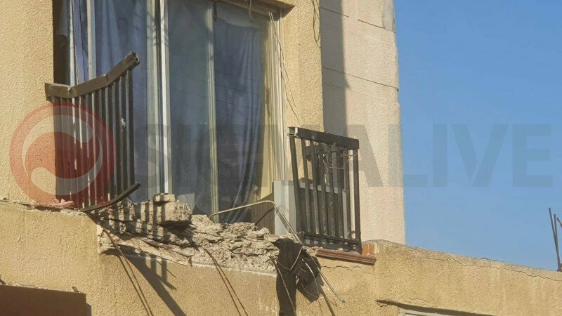 В Пафосе рухнул балкон со спящими на нем людьми: фото 2