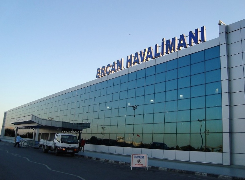 В аэропорту Эрджан на северном Кипре полицейский избил иностранного туриста: фото 2
