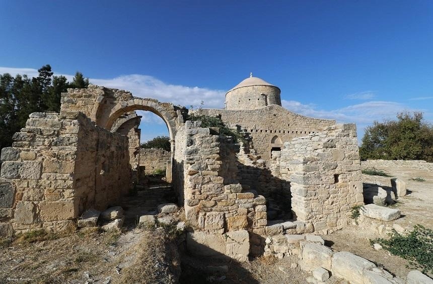 История и легенда монастыря Святого Креста в кипрской деревушке Аногира : фото 3