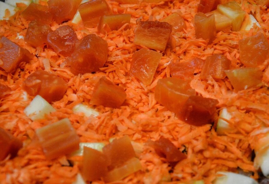 Вкуснейшие рецепты Кипра. Сочный свиной карбонад, запеченный с цукини и папайей под тонкой сырной корочкой: фото 24