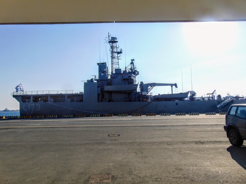 Десантный корабль греческих ВМС „Хиос“ в порту Лимассола: фото 2
