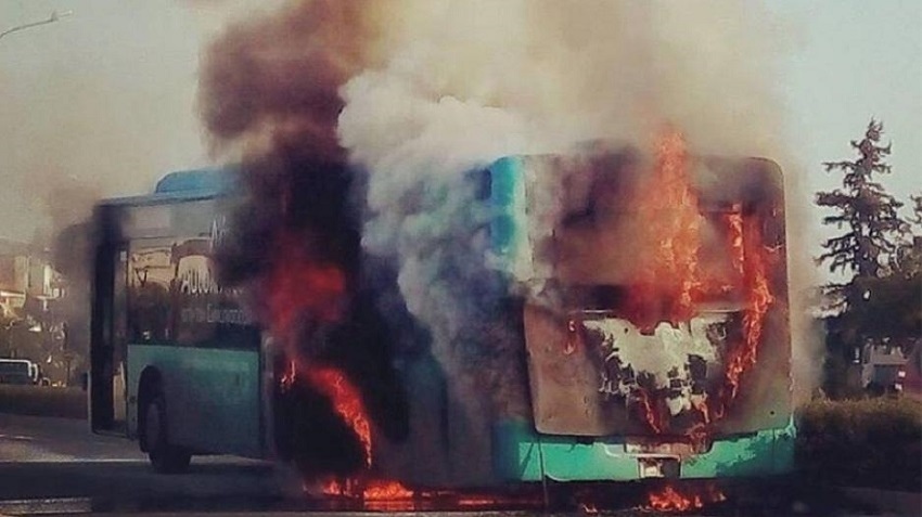 На Кипре сгорел пассажирский автобус: фото 2