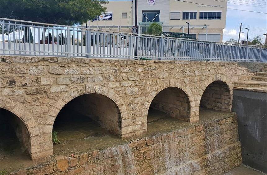 Каменный мост с четырьмя арками в Ипсонас : фото 5