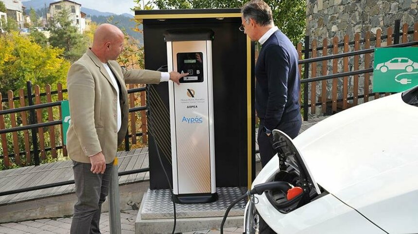 В деревне Агрос установили первую станцию зарядки электромобилей: фото 2