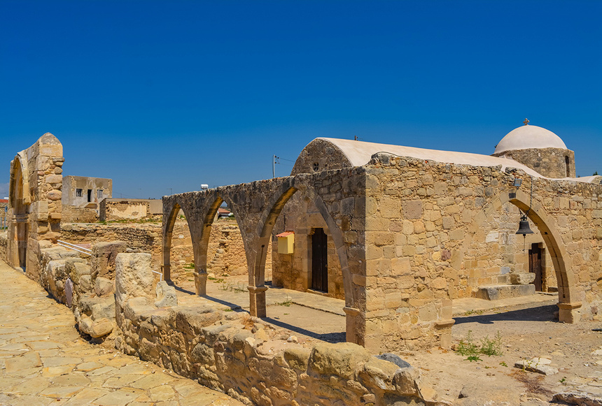 Церковь Панагия Одигитрия, построенная на Кипре из камней, взятых из руин древнего святилища Афродиты: фото 12