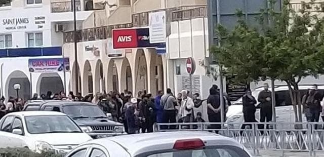 На Кипре из-за угрозы взрыва эвакуировали два торговых центра: фото 6