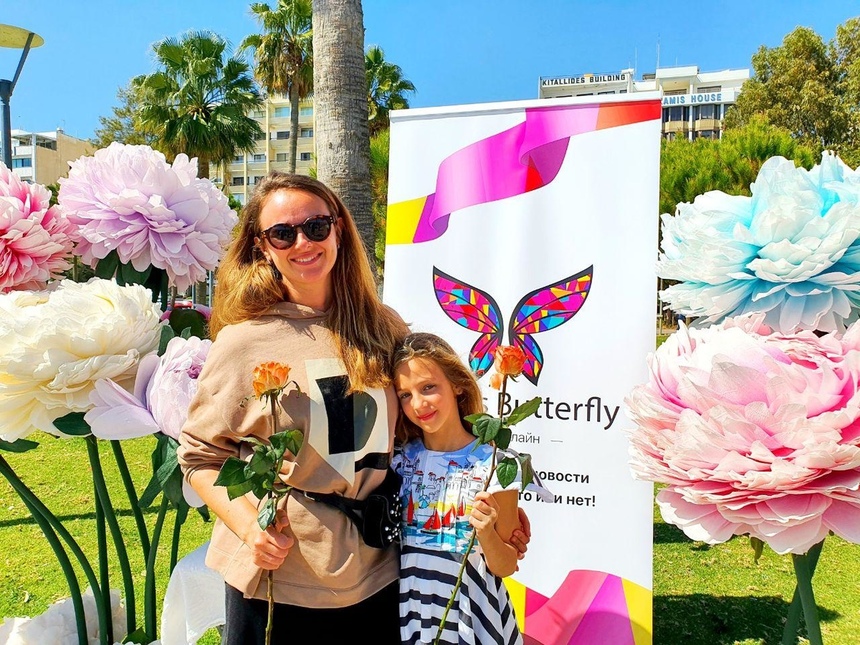 Редакция Cyprus Butterfly подарила жительницам Лимассола на 8 марта сотни роз: фото 30