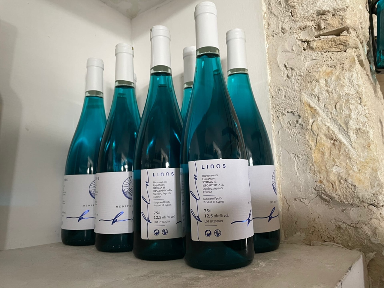 Кипрская винодельня сделала уникальное вино голубого цвета: фото 7