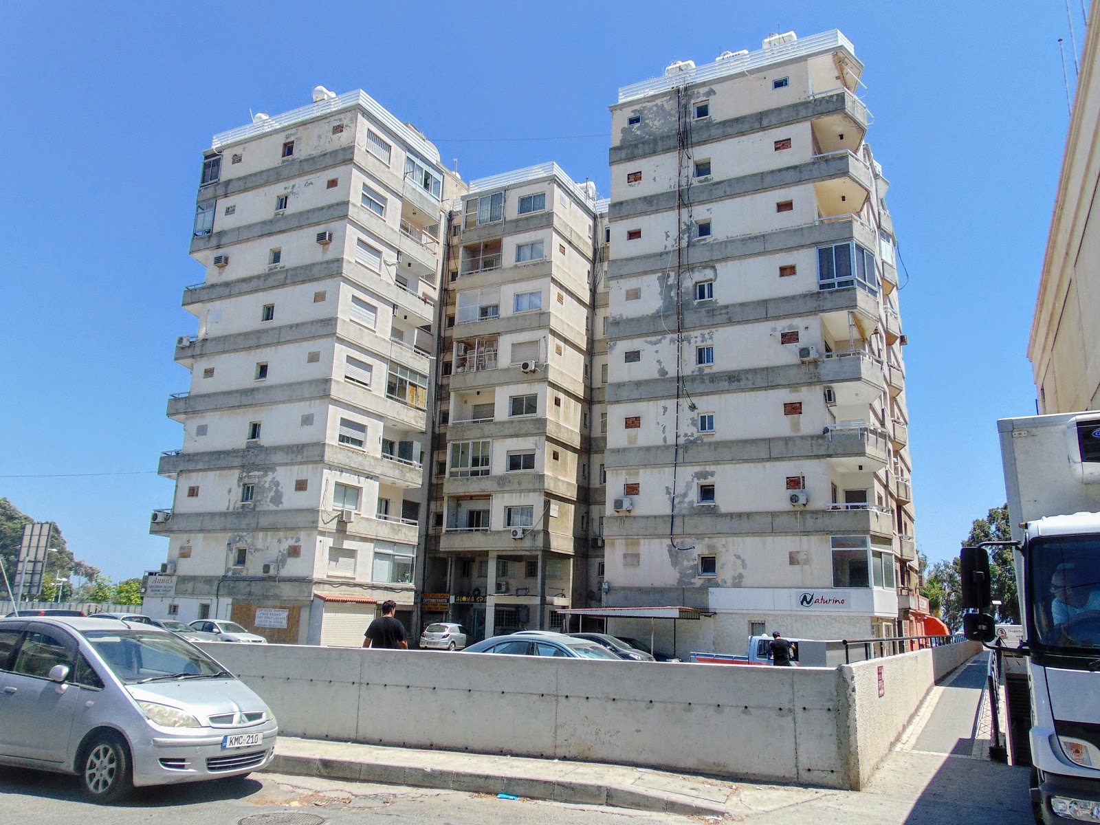 Эпоха Лимассола 80-х продолжает уходить. Впервые многоэтажный жилой дом в Неаполисе пойдёт под снос!: фото 3