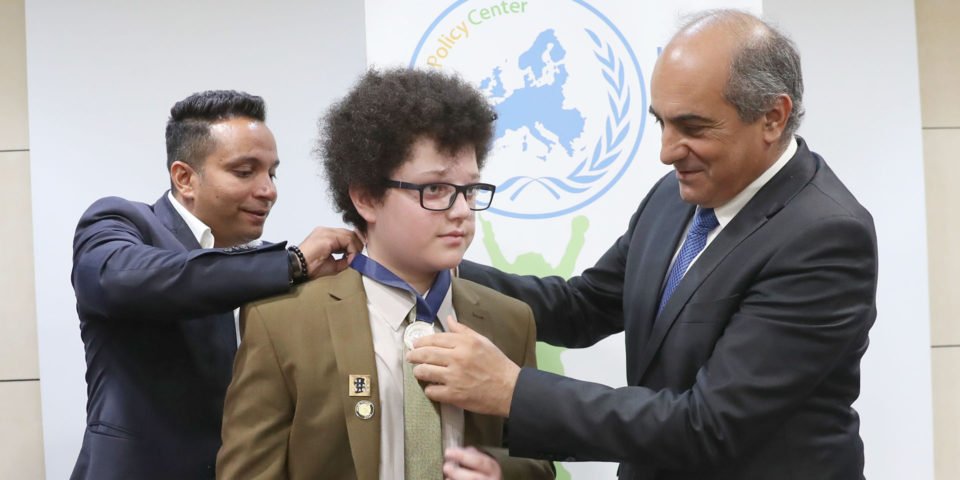 Мальчик награжден за пропагандистскую деятельность против буллинга в кипрских школах : фото 2