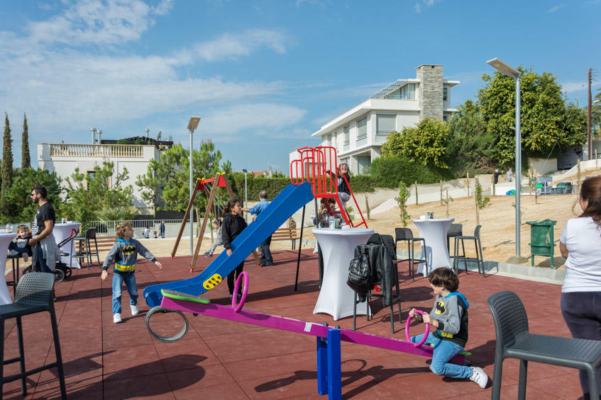 В Лимассоле открылся новый парк с потрясающим панорамным видом и большой детской площадкой: фото 3