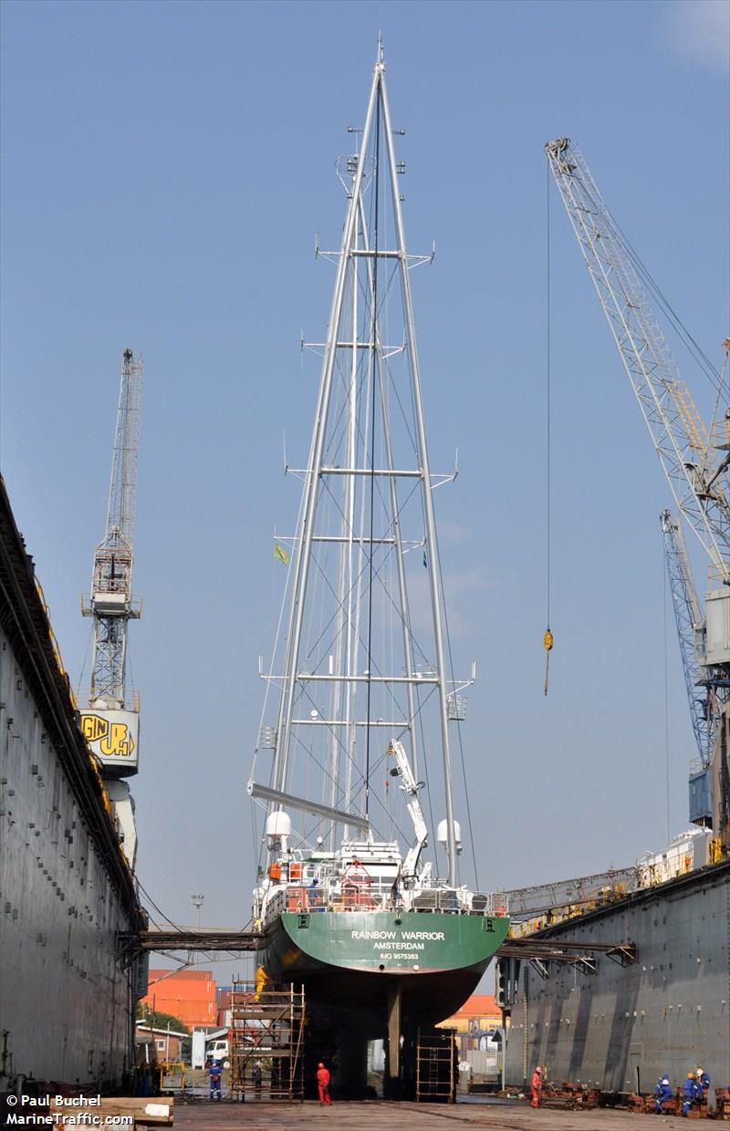 В гавань Лимассола зашло флагманское судно организации Greenpeace "Rainbow warrior" : фото 5
