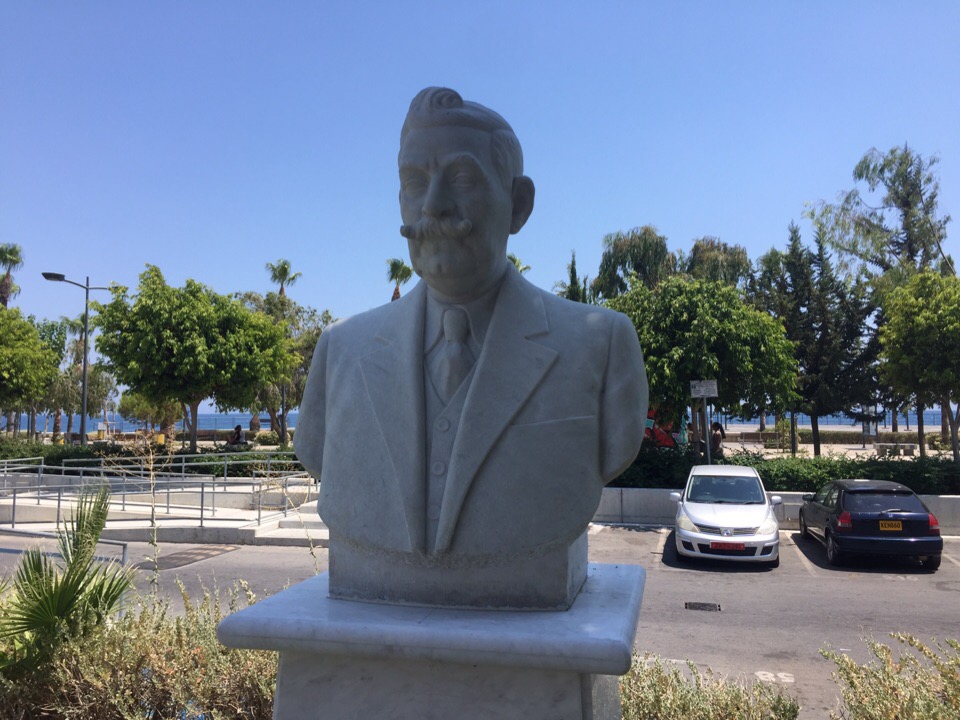 В Лимассоле установили памятник мэру города Христодулу Хаджипавлу : фото 3