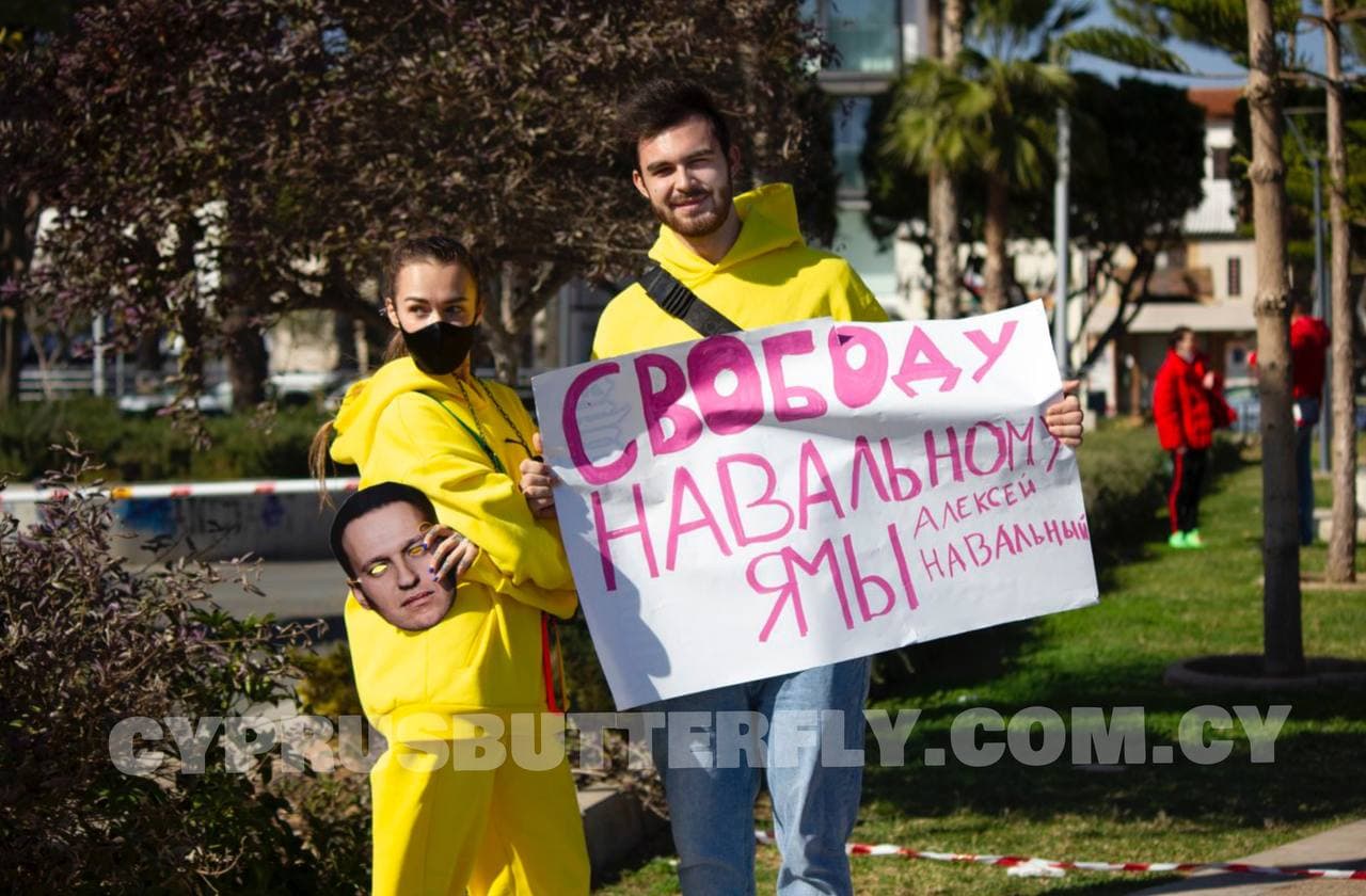 В Лимассоле прошла акция в поддержку Навального: фото 10