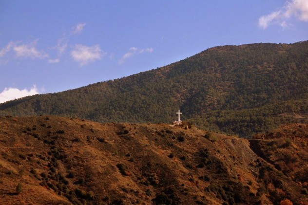 Крест и часовня на горе: фото 2