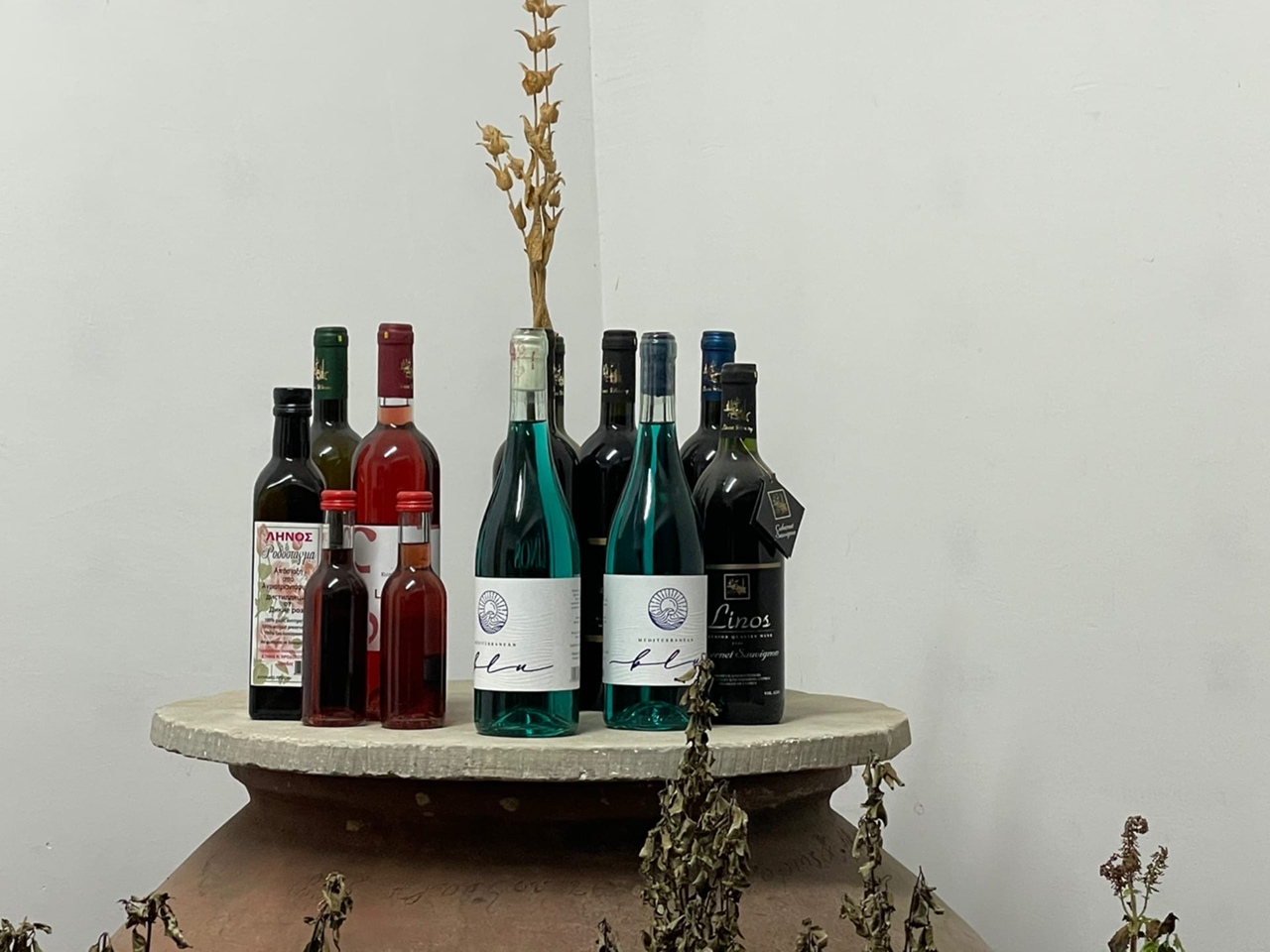 Кипрская винодельня сделала уникальное вино голубого цвета: фото 8