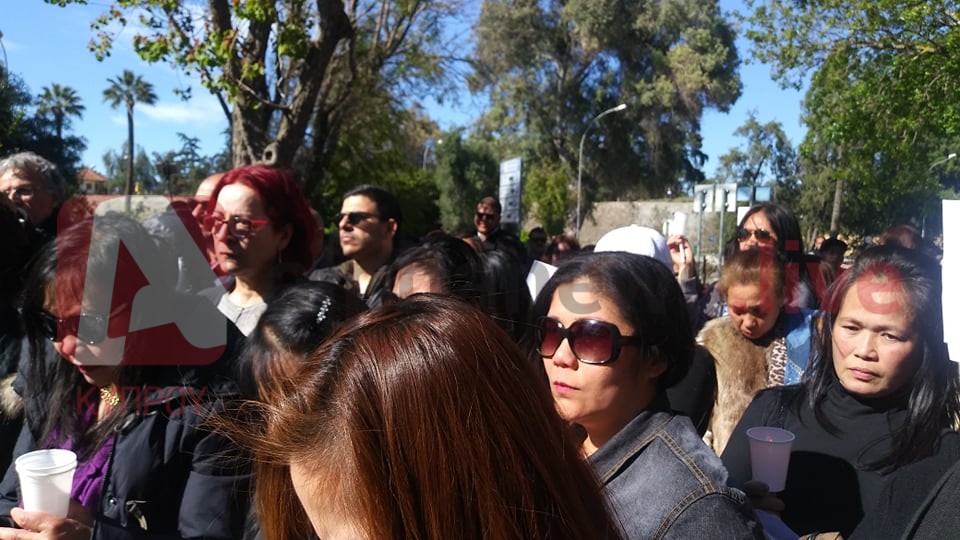 Сотни людей провели молебен в память о жертвах кипрского маньяка в центре Никосии: фото 2