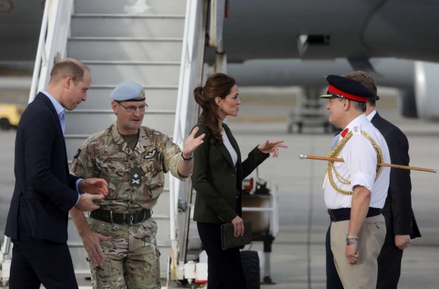 Королевская чета поздравила британских военных с Рождеством на Кипре: фото 2